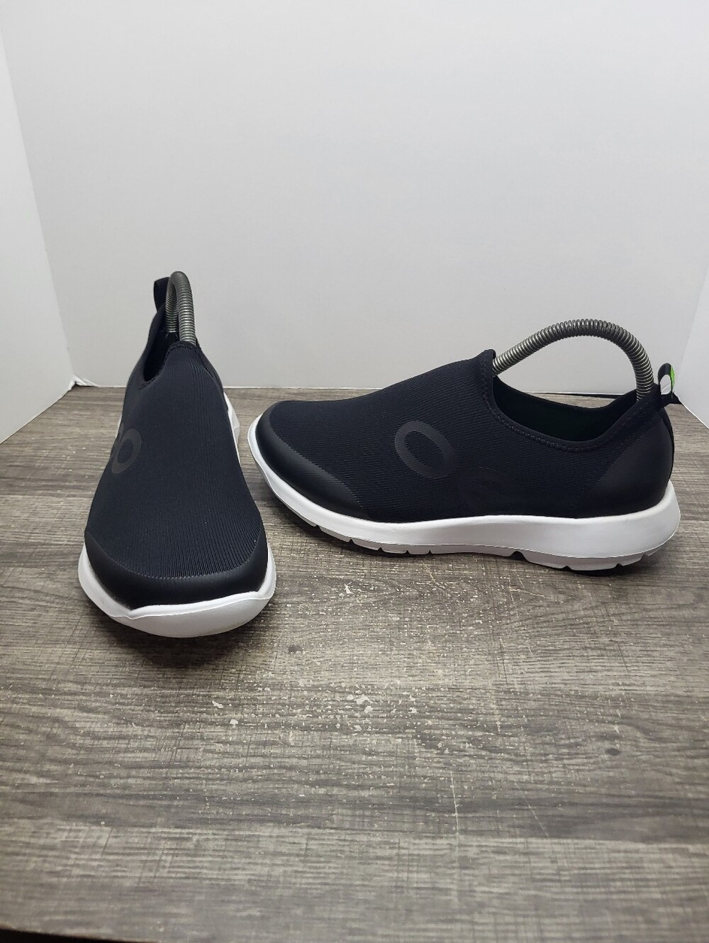 OOFOS OOmg eeZee Low Womens Size 9 Black Casual Walking Slip On Recovery Shoes